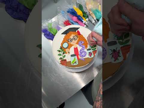 Why do I always forget how busy graduation season gets?! #cakedecorating #graduationcake #customcake