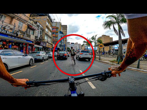 MEU AMIGO QUASE ERROU A MANOBRA DE BIKE NO TRÂNSITO - BIKE VLOG