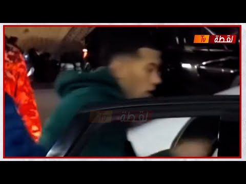 قابلوه في الشارع صدفة .. سخرية بعض الجمهور من امام عاشور "هات بلونة "و رد فعله