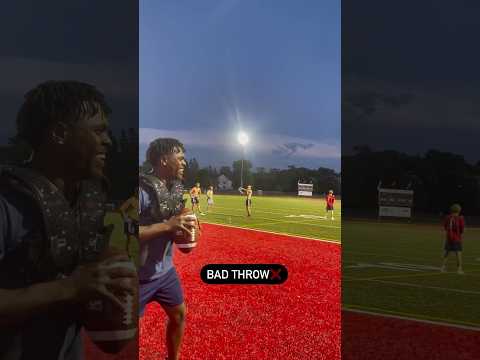 Bad vs. Good throw👀 #football #nfl #ncaa #madden #sports #quarterback #highschoolfootball