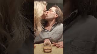 💕 ÜBERRASCHUNG❗ Es gibt auch noch 'was Besseres als Essen und Trinken...❗😘 22.11.2O25, 22.11 Uhr.