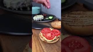 Entdecke den ultimativen Burger-Genuss! 🍔  🎥 Danke an @carnivorgrill3166 #ersteschm...