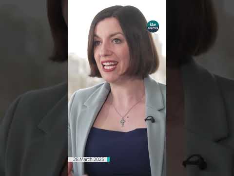 Does the Education Secretary want phone ban law in schools? #itvnews