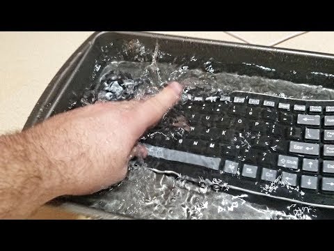 Playing Competitive CS:GO with an UNDERWATER KEYBOARD