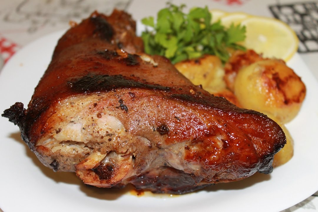 Вкуснейшая Свиная рулька, запеченная в духовке