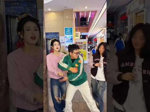 ladka ne ladki ka stroberi le kar bhag jata hai ๐ #shorts #love #trending