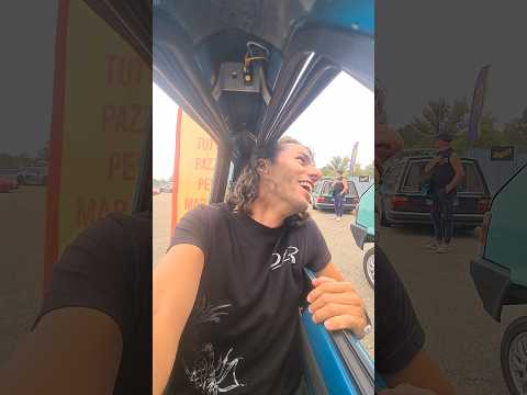 Quando te fermi te viene da mette giù il piede come in moto... #comico #sarcastico