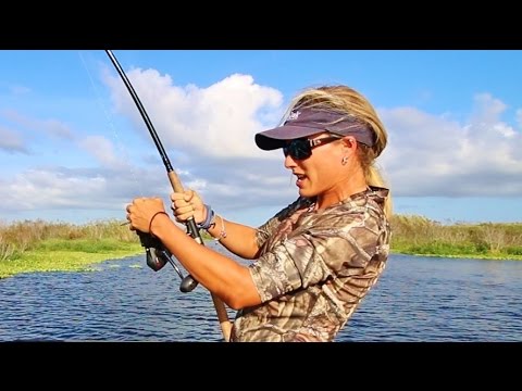 Florida Alligator Hunting: Huge Gator Defeats 2 Airboats!