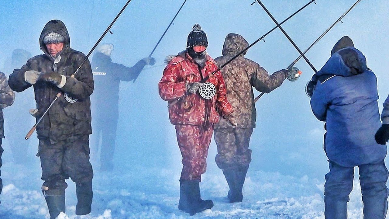 Не рыбалка а ужас какой то! В -40 голыми руками! Так ловят в сибири