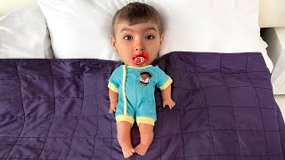 Dad Pretends to Take Care of Giant Baby! Funny Pretend Play for Kids