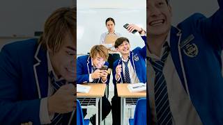 How different students use their phones in class 🤔