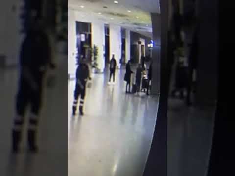 Η δράση της γυναίκας που διέπραττε κλοπές, στο αεροδρόμιο Ελευθέριος Βενιζέλος| CNN Greece