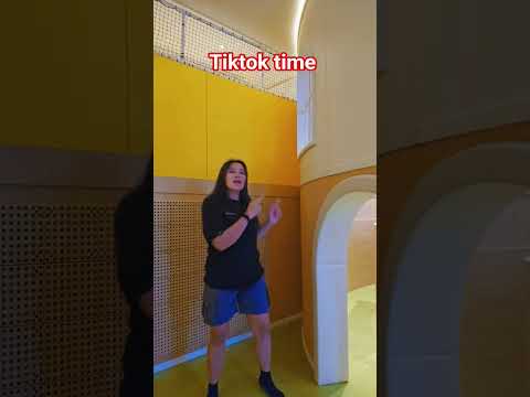 tiktok time,love will follow me left to right #ofwhongkong #tiktokvideo #tiktokviralvideo