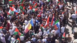 A RAMALLAH manifestazione con le bandiere dei Paesi che hanno riconosciuto la PALESTINA