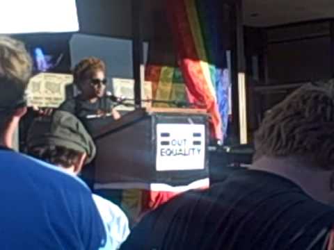 Wanda Sykes Comes Out!