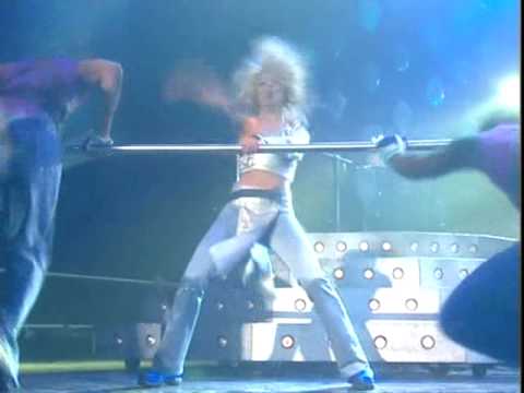 Britney Spears - Can't Make You Love Me (Live From London)