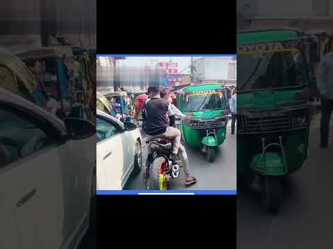 PEMUDA PRINDAVAN JAGO BERKEMDARA DI TENGAH KEMACET AN