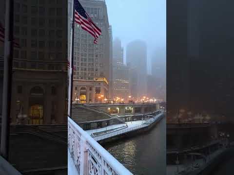 Chicago 🇺🇸❤️❄️ the dream city drive in snowstorm ❄️☁️⛄️🤍 do you love the magic of a snowfall? ✨