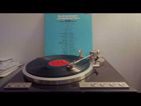 VICTOR (JVC) QL-Y44F playing 