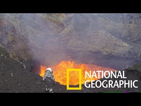 空拍機視角：馬魯姆火山口《國家地理》雜誌 - YouTube