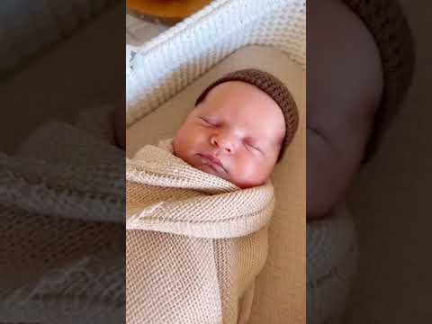 12-Month-Old Twin Girls Meet Newborn for the First Time 😳👶 #TwinBabies #BabyReaction #NewbornBaby
