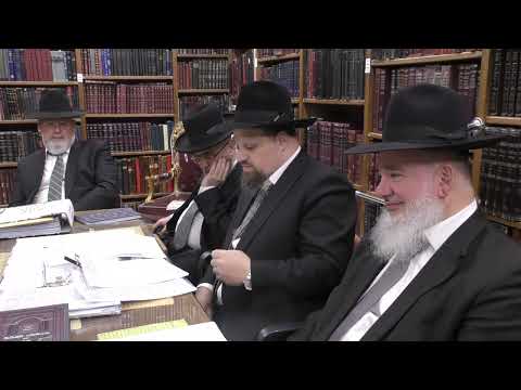 מעמד מכירת חמץ בבית מרן הרב עובדיה יוסף זיע