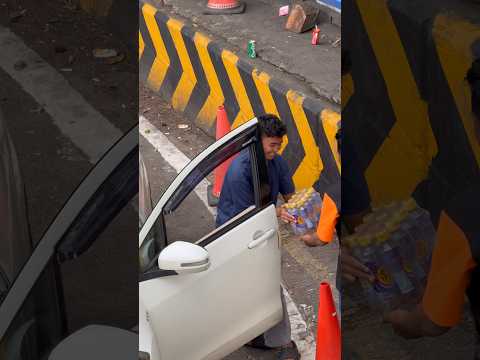 Turun dari mobil untuk berbagi #trending #automobile