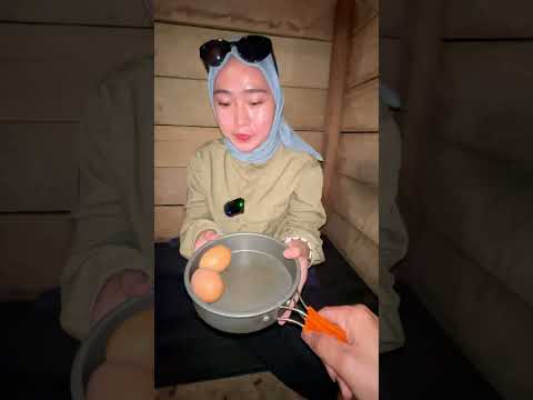 Pasangan aku menangis saat bermalam di rumah pohon