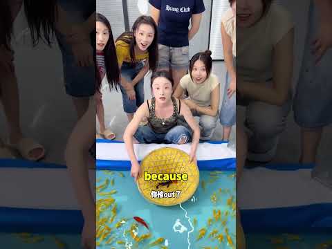 This Goldfish Catching Game Red Fish Double Your Money, Black Fish Makes You Lose It All