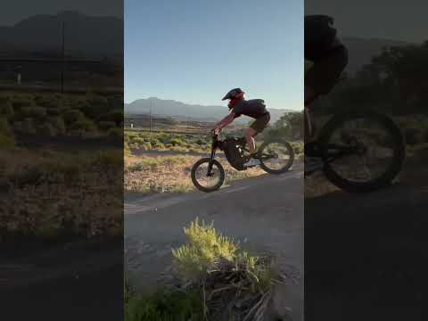 My first good size jump #surron #eridepross  #jump please sub