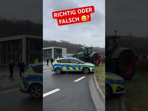 Bauer dreht durch ๐๐ #polizei #trecker #bauer