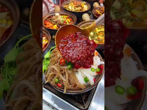 特色砂鍋菜 自從做了招牌菜【川味砂鍋系列】傳統的砂鍋與川系菜結合，全新8大口味、葷素搭配，菜品豐富，快餐慢餐都可以，我們天天忙不停 #砂鍋菜 #美食 #快餐