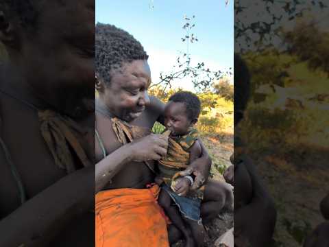 Chaaba and his wife Feeding their little baby traditional food 😋😲‼️😋#food #villagelife