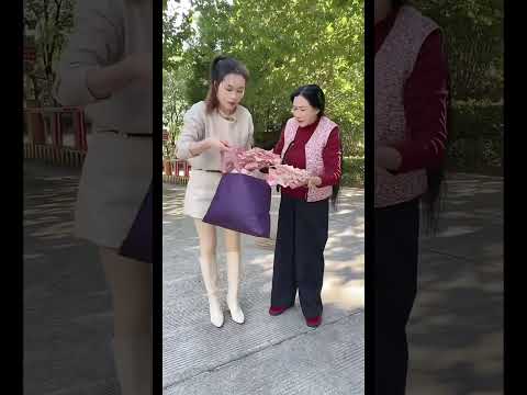 Kind woman help #motivation #positivevibes #lnspiration