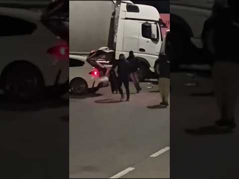 Дальнобойщик сам задержал воров #фура #trucks112