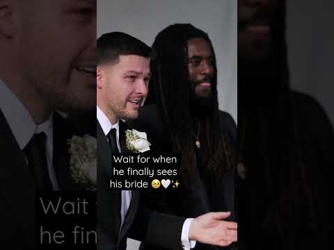 He prayed for his wife as she was a walking down the aisle ✨#bestweddingvideo #tiktokviral #wedding