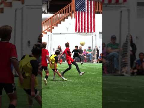 Defesa absurda #goleiro #futebol #defesa #ecosdaarquibancada #shortfutebol