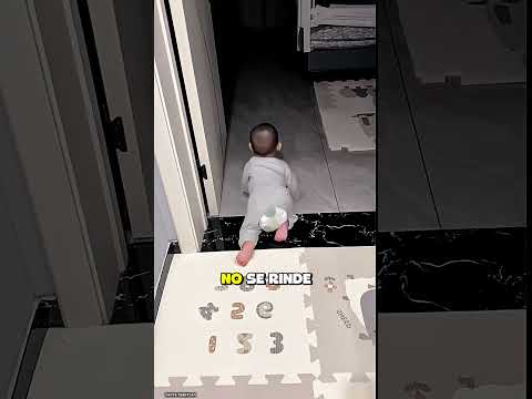 Un niño adorable encuentra a su papá como un detective profesional 😱😱