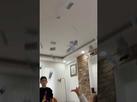 Havaya attı paraları #shorts #ahsenasaf #kesfetbeniöneçikar