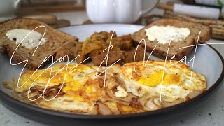 HUEVOS ENCEBOLLADOS Y HAMBURGUESA DE CARNE