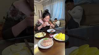 Funny eating and broadcasting