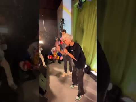 А4 Продакшн поёт песню Глент Кобяков Глент Влад Бумага 🤩😱🤩