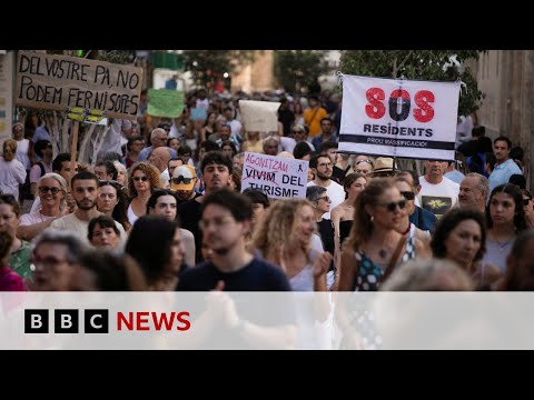 Thousands take part in anti-tourism protests on Spanish island of Majorca | BBC News