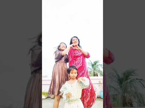 unse mili nazar#motherdaughterdance#yt#ytshorts#youtubeshorts#trending#unsemilinazar#viralvideo