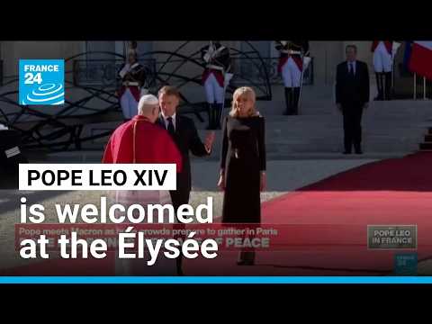 فرنسا: البابا ليو الرابع عشر رحب به ماكرون في المدرسة