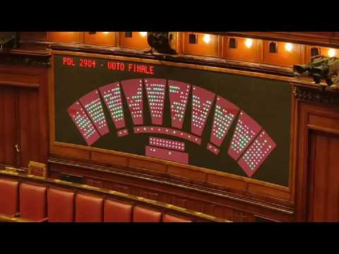 Gratuito patrocinio vittime lavoro, sì unanime della Camera, applauso familiari vittime in Aula