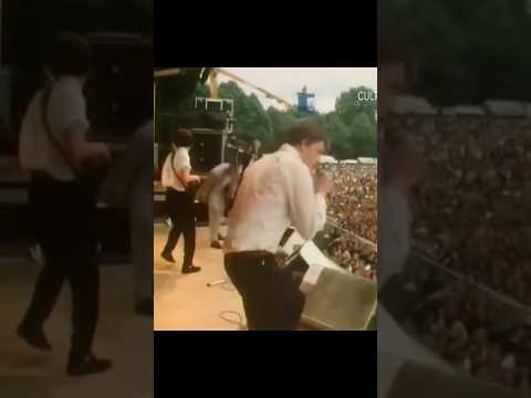 Wrapping up a month of #BaggyTrousers,it’s footage from PinkPop festival in the Netherlands in 1981…