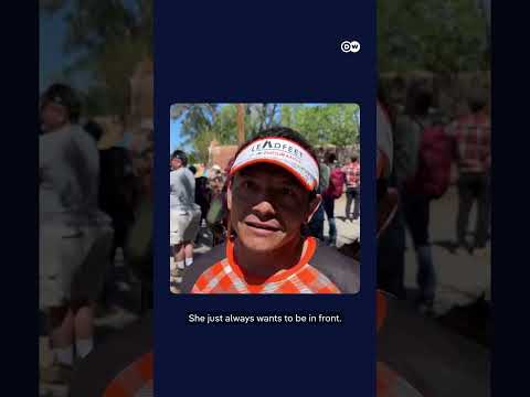 In New Mexico trail runners team up with donkeys to compete in an annual race | DW News