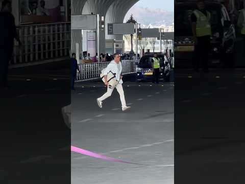 Shooting time Akshay Kumar Mumbai airport
