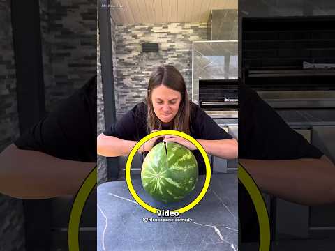 What happens when this girl tears a watermelon in her dream? (@nicocapone.comedy)
